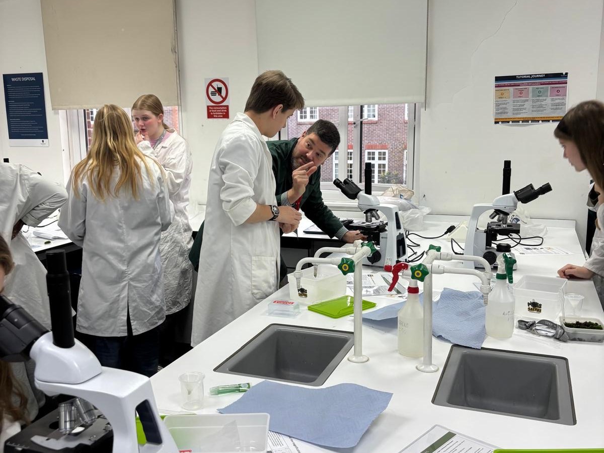 Moss Safari and T-Level Animal Management: Applications of&nbsp;Cryptobiosis